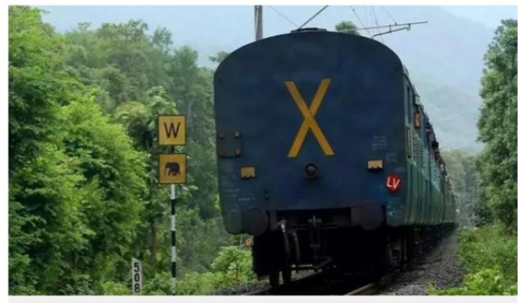 Have you ever wandered why there is a big "X" drawn at the last coach of Indian Trains?