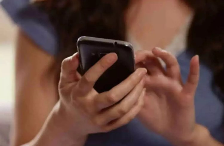 Bengaluru woman discovers several other women's nudes on boyfriend's phone